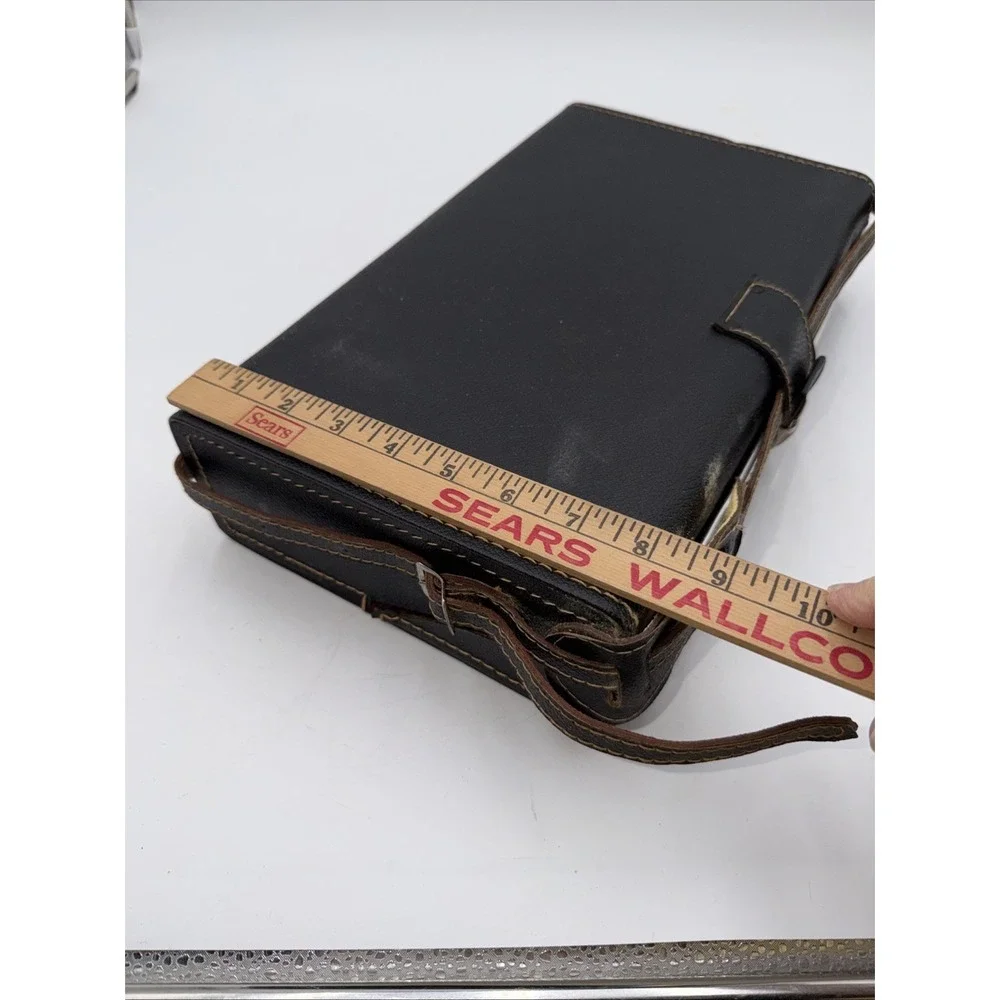 VINTAGE POLAROID LAND CAMERA AUTOMATIC 330 IN CASE